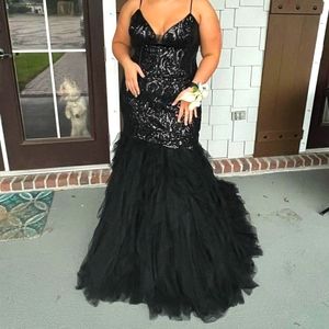 Black mermaid fitted prom dress